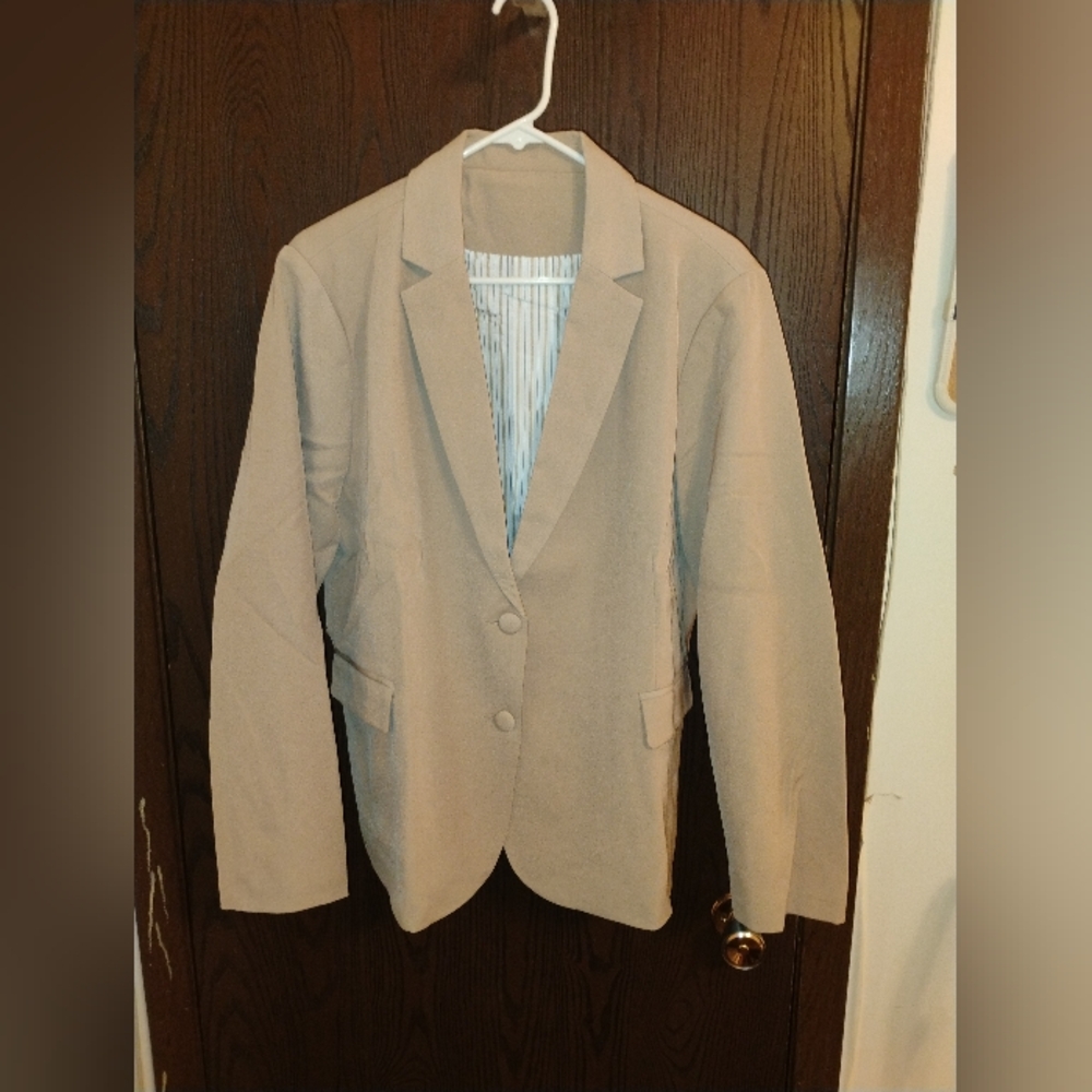 Women's Tan Blazer - Picture 4 of 8